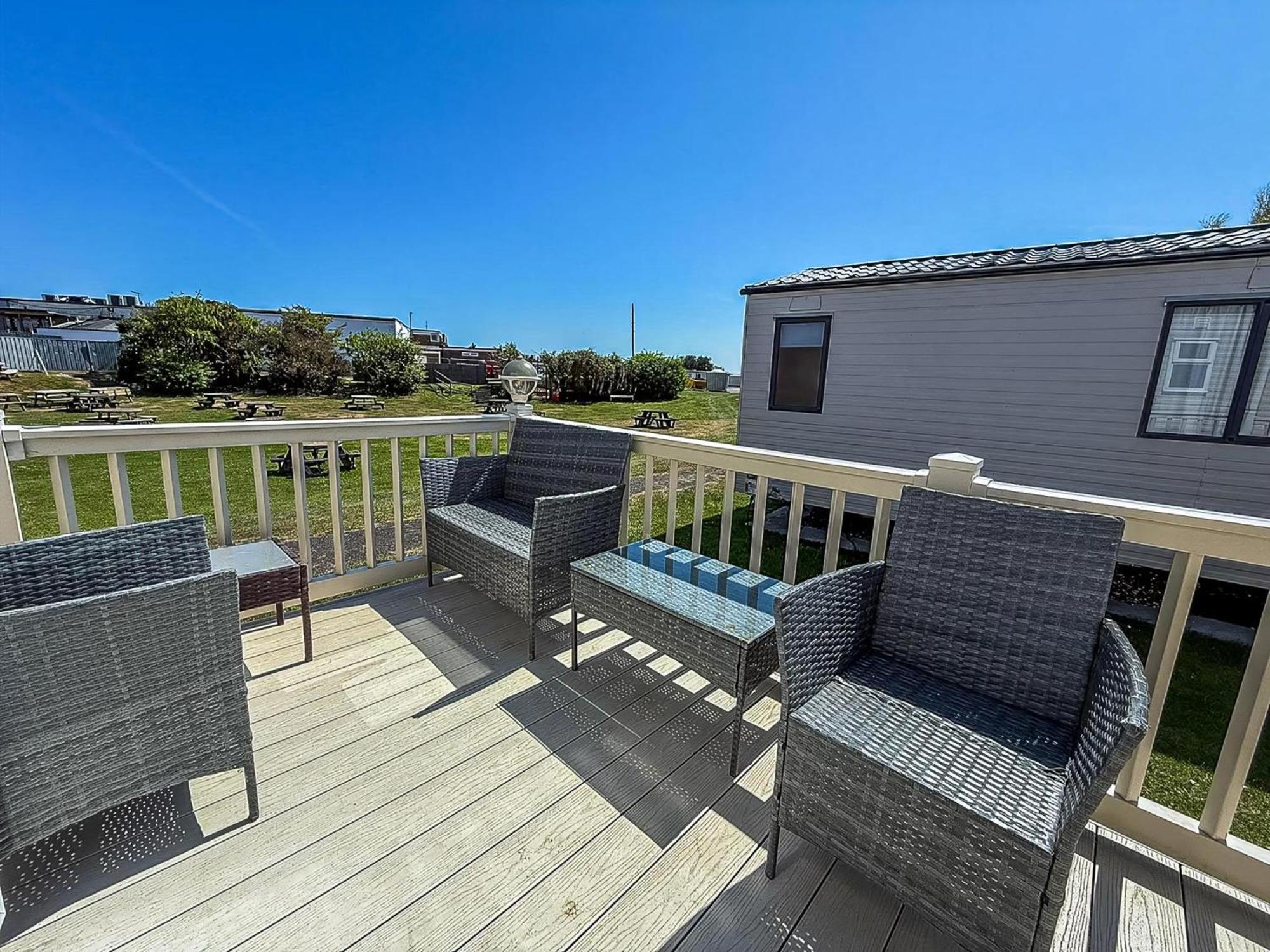 Superb Caravan By The Seaside In Kessingland, Suffolk Ref 90040Sg Benacre Extérieur photo